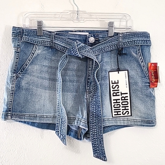*NWT* ALMOST FAMOUS Light Wash High Rise Shorts w/Waist Tie, size 13 - Picture 1 of 6
